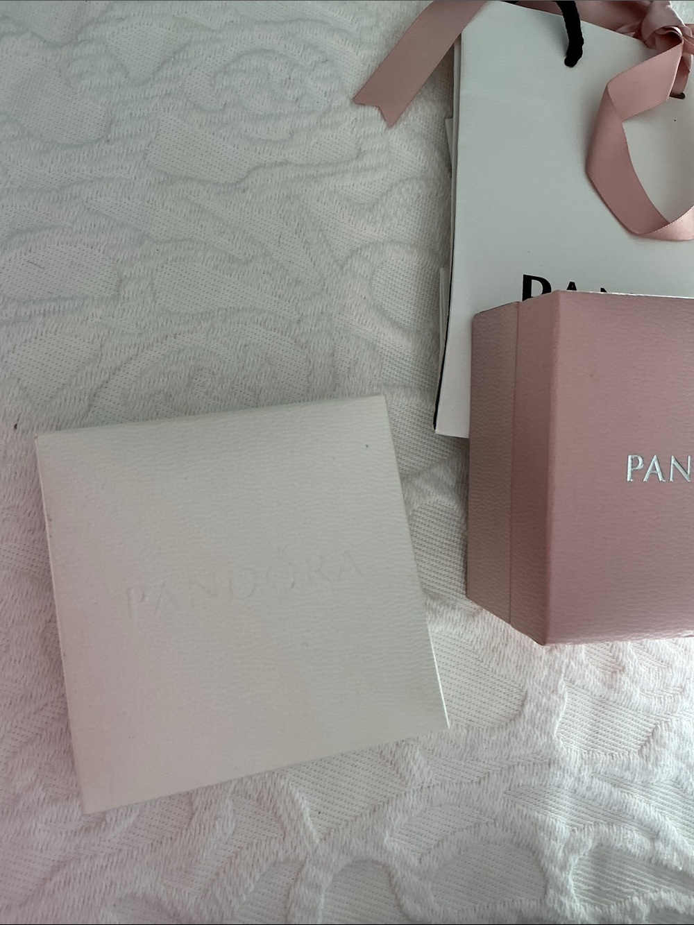 Pandora blush 1 pink 2 sm 1 lg white jewelry box and 2 white branded bags - Picture 4 of 5